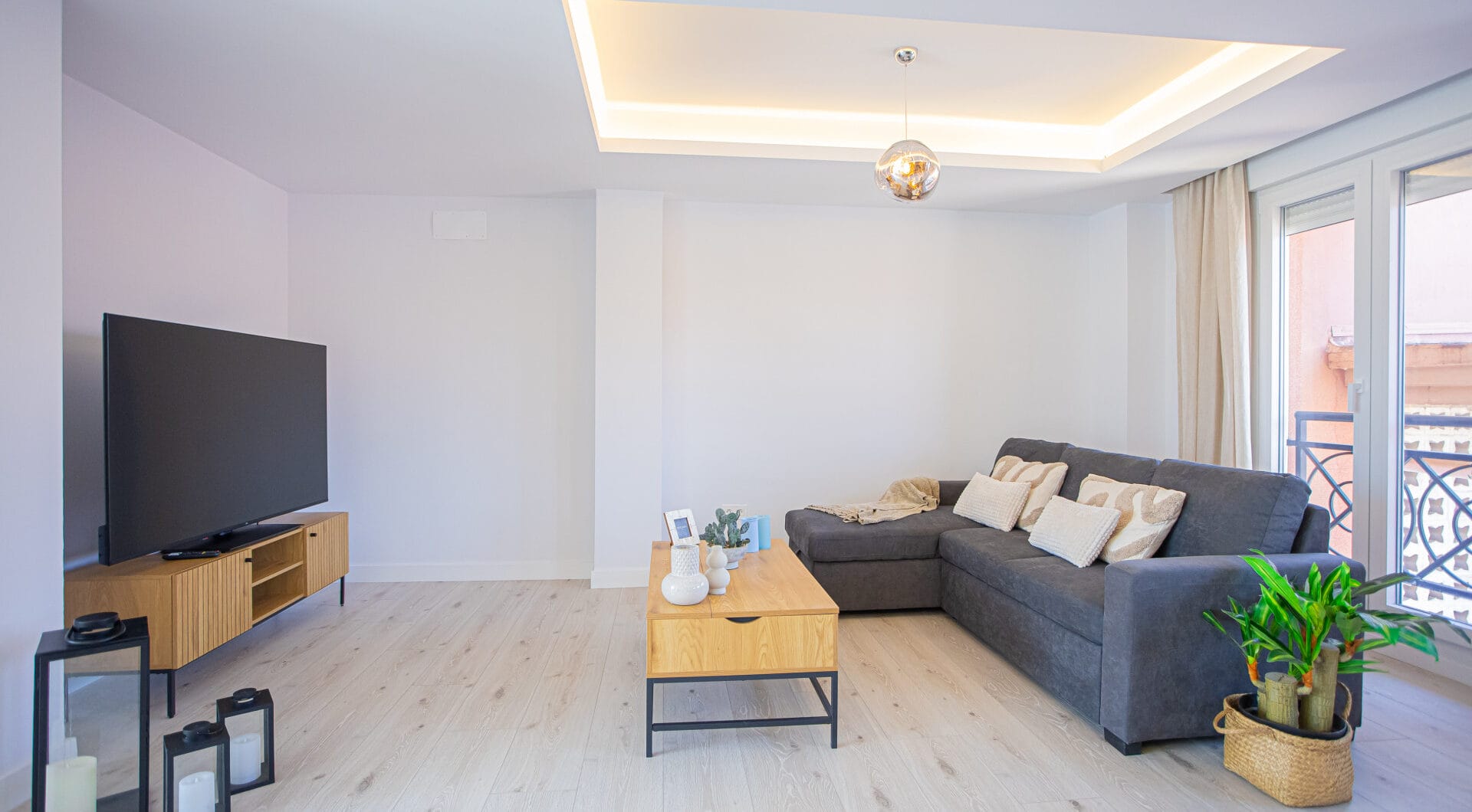 Renovated apartment with terrace and views, minutes from the beach in San Pedro.