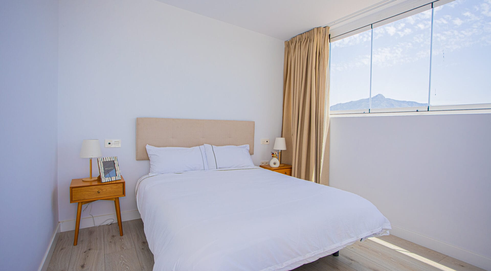 Renovated apartment with terrace and views, minutes from the beach in San Pedro.