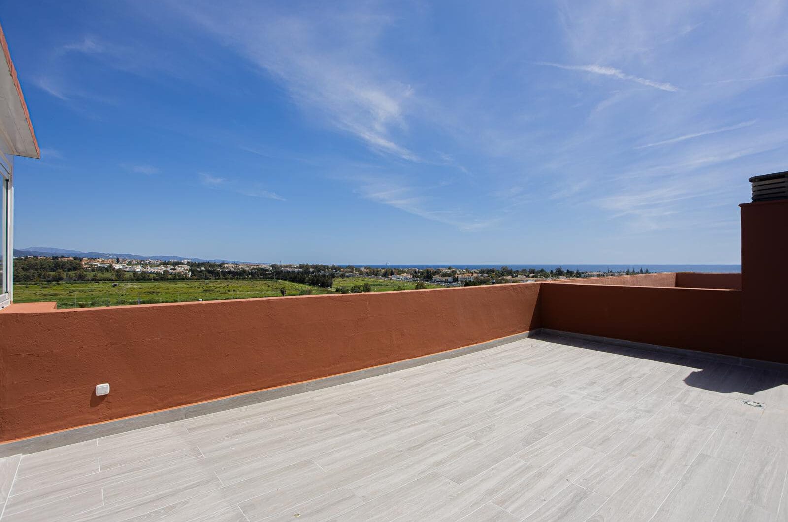 Renovated apartment with terrace and views, minutes from the beach in San Pedro.
