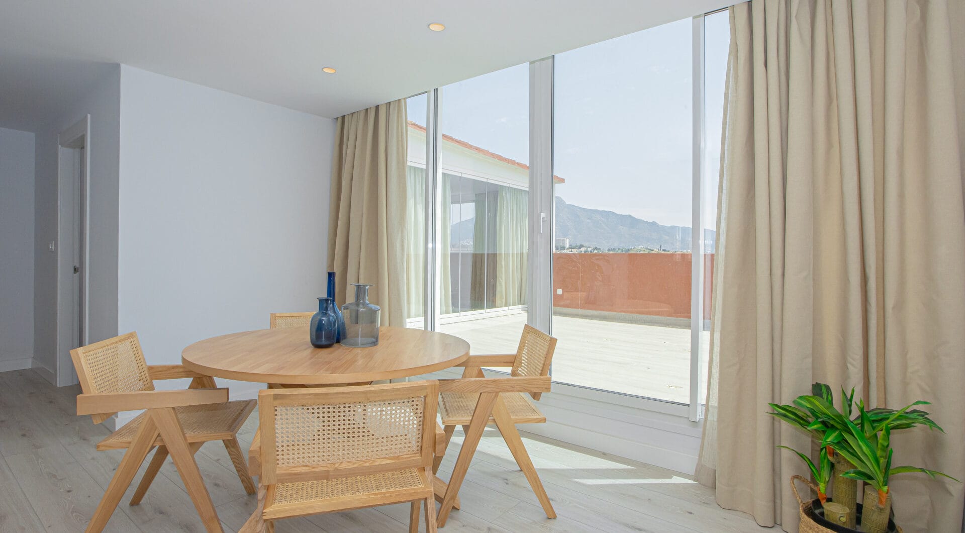 Renovated apartment with terrace and views, minutes from the beach in San Pedro.