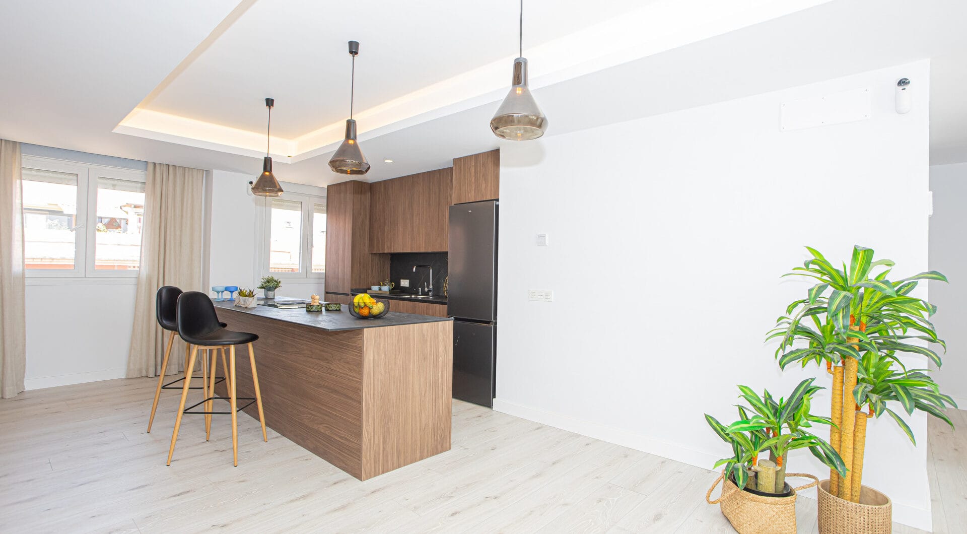 Renovated apartment with terrace and views, minutes from the beach in San Pedro.
