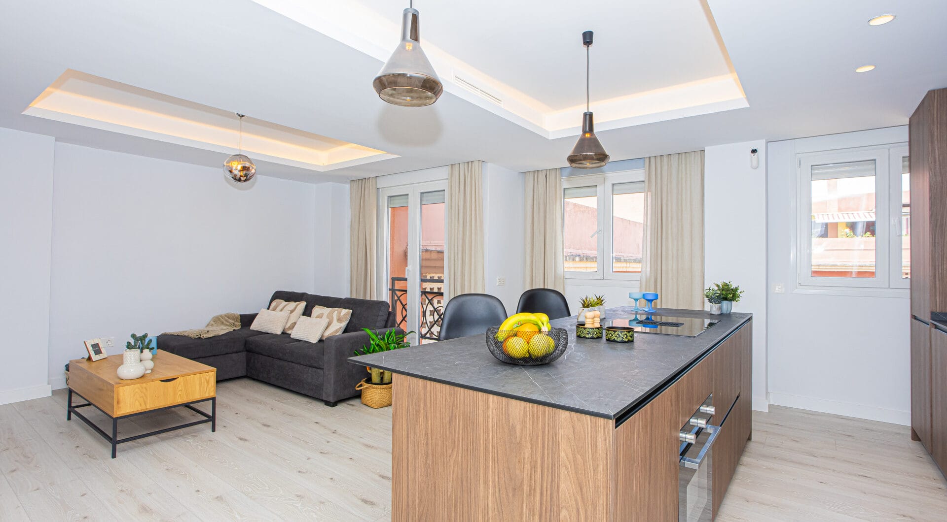 Renovated apartment with terrace and views, minutes from the beach in San Pedro.