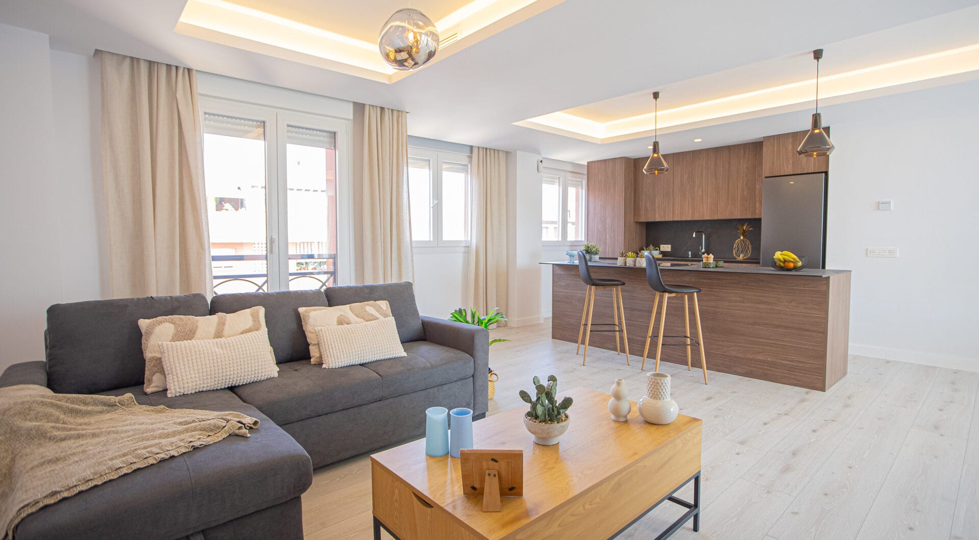 Renovated apartment with terrace and views, minutes from the beach in San Pedro.