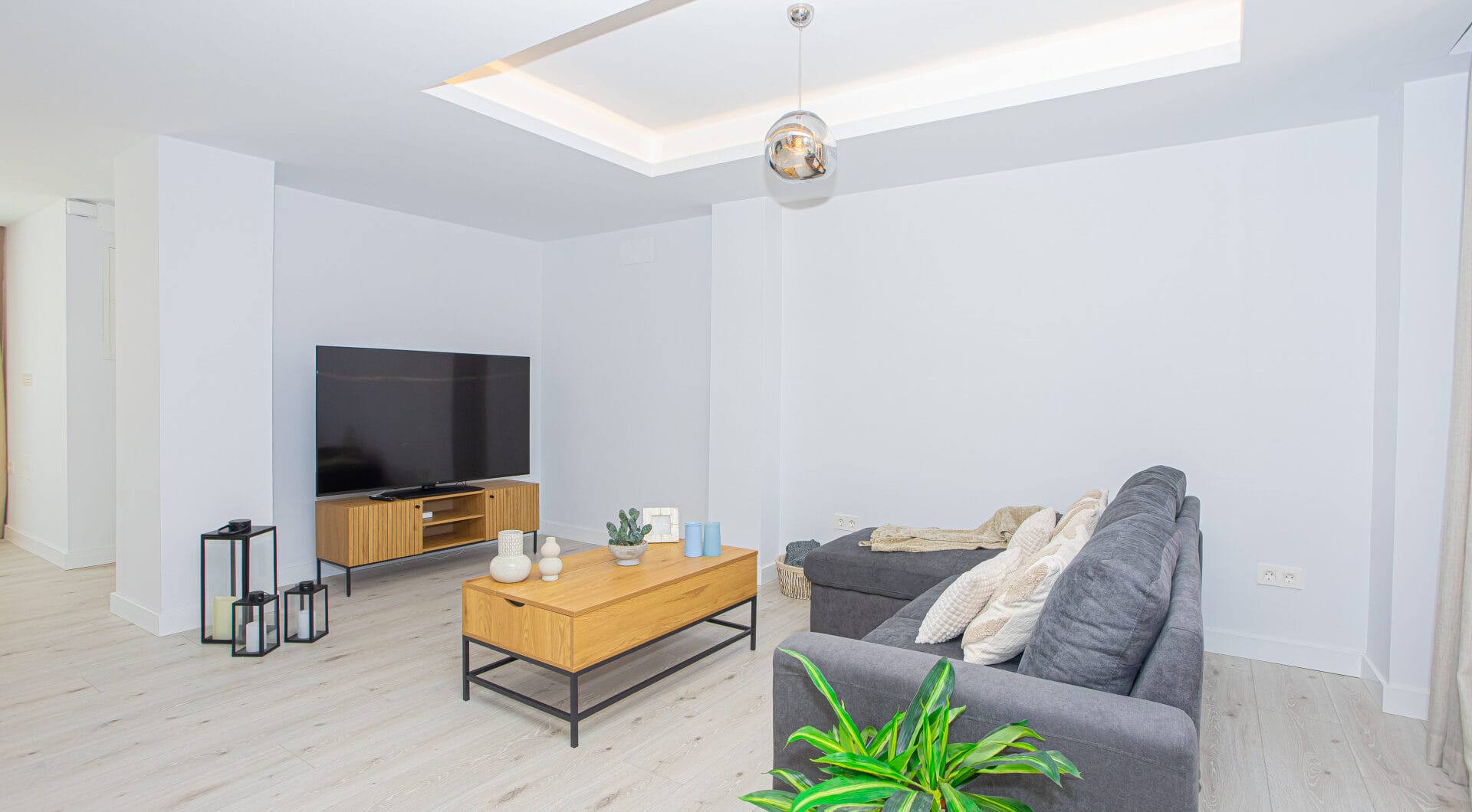 Renovated apartment with terrace and views, minutes from the beach in San Pedro.