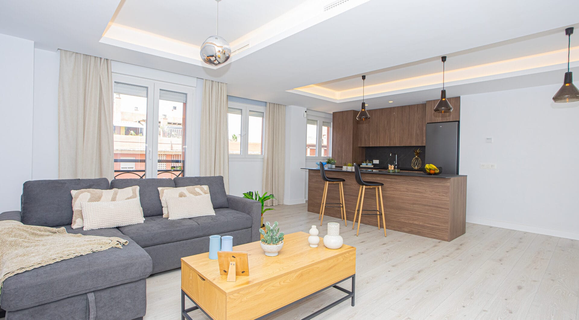 Renovated apartment with terrace and views, minutes from the beach in San Pedro.