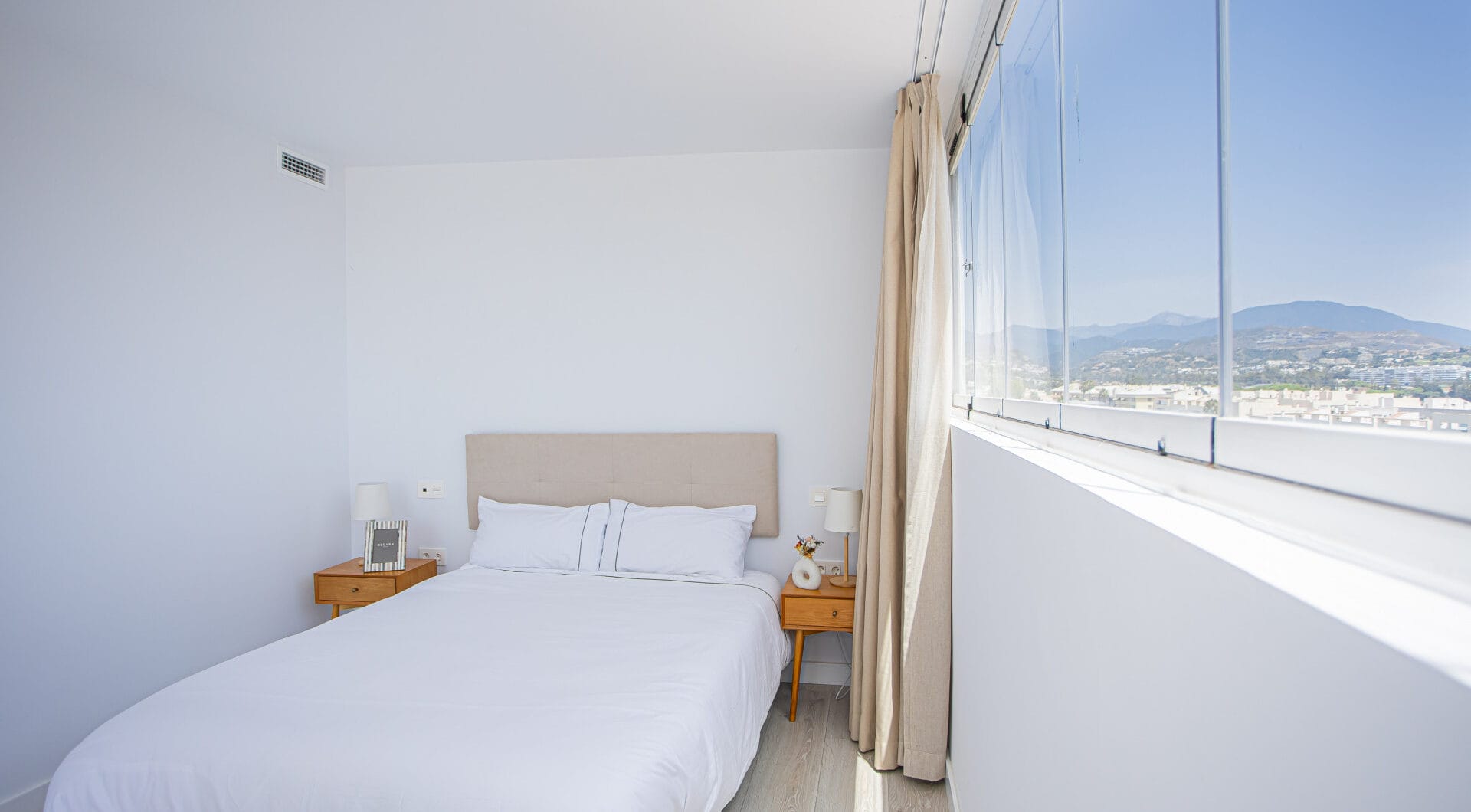 Renovated apartment with terrace and views, minutes from the beach in San Pedro.