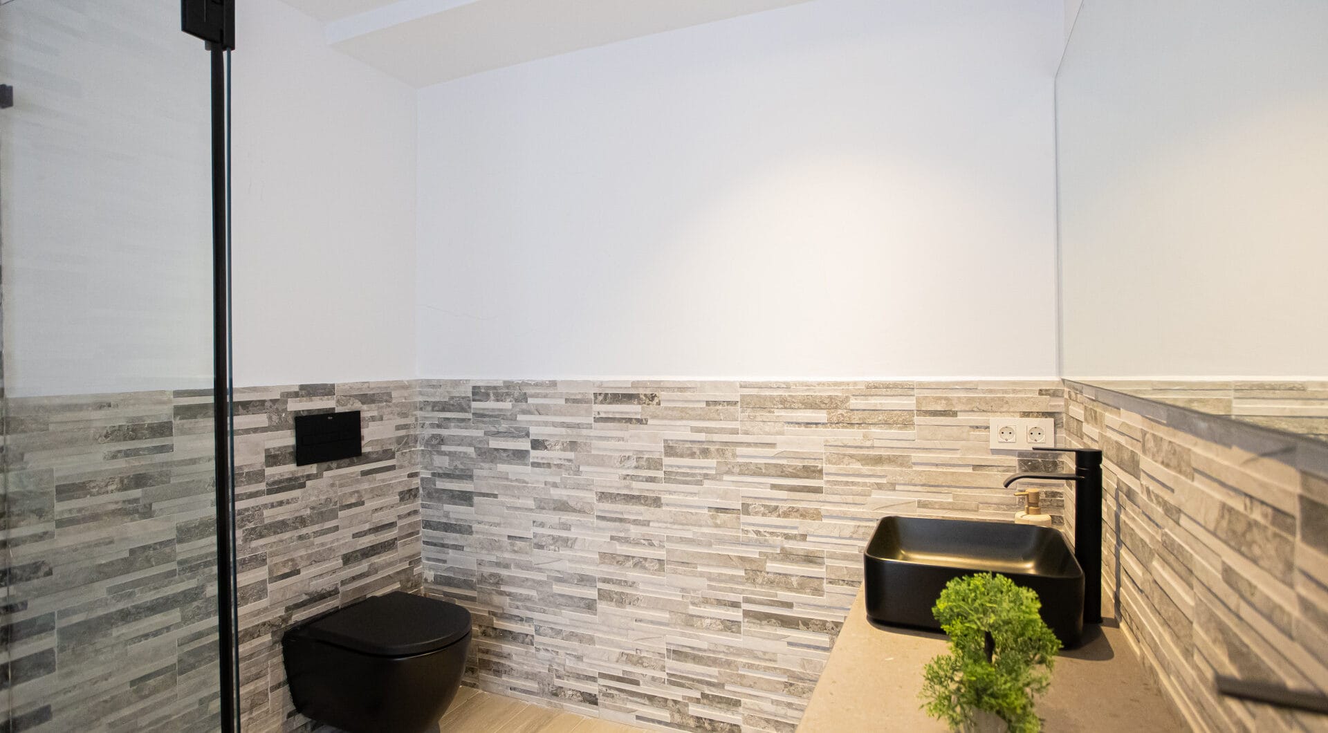 Renovated apartment with terrace and views, minutes from the beach in San Pedro.