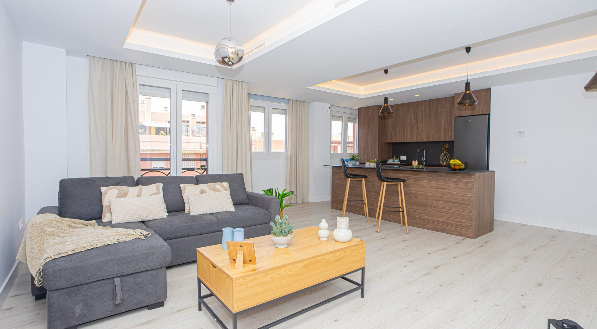 Renovated apartment with terrace and views, minutes from the beach in San Pedro.