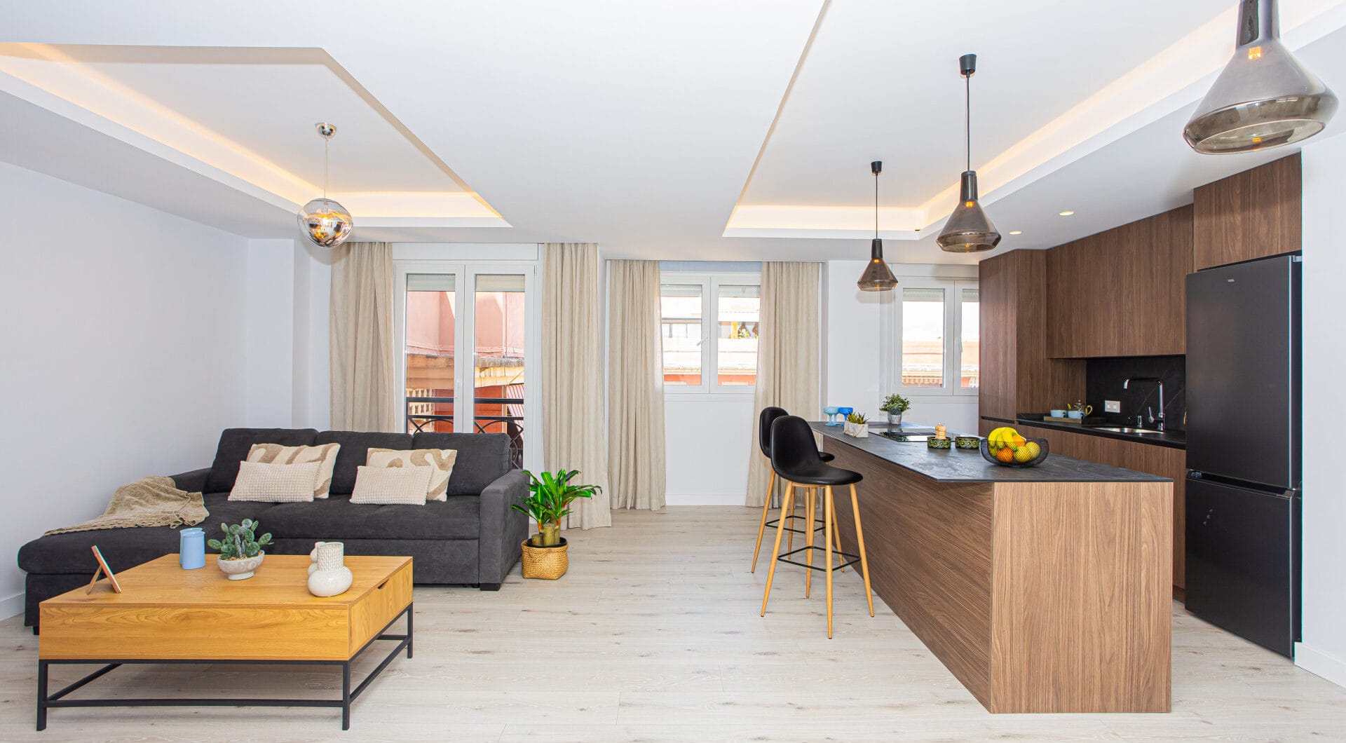 Renovated apartment with terrace and views, minutes from the beach in San Pedro.