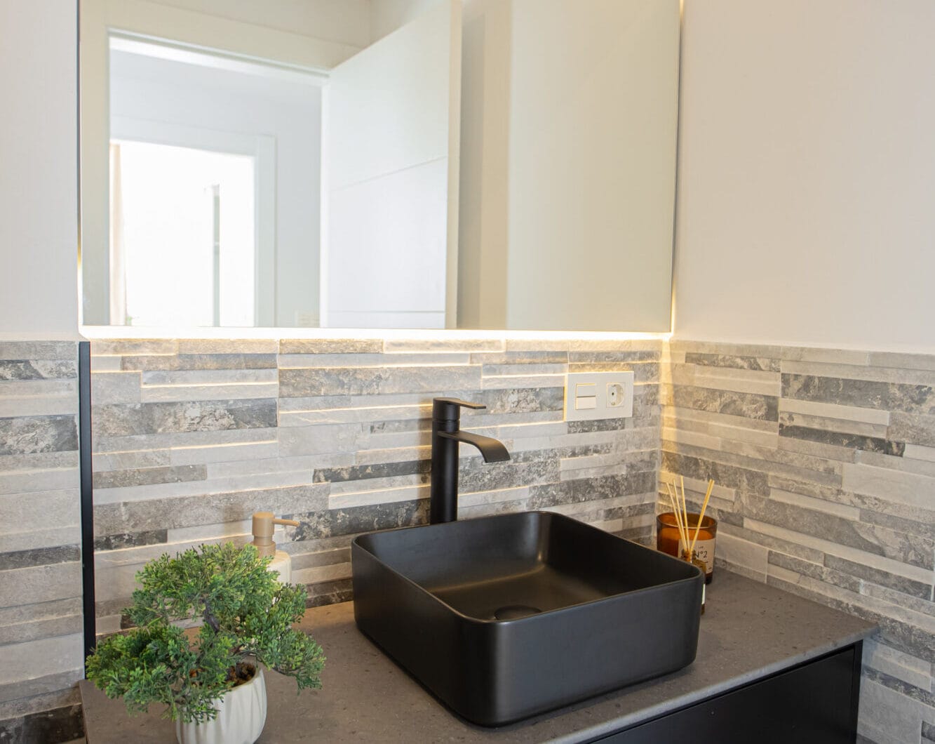Renovated apartment with terrace and views, minutes from the beach in San Pedro.
