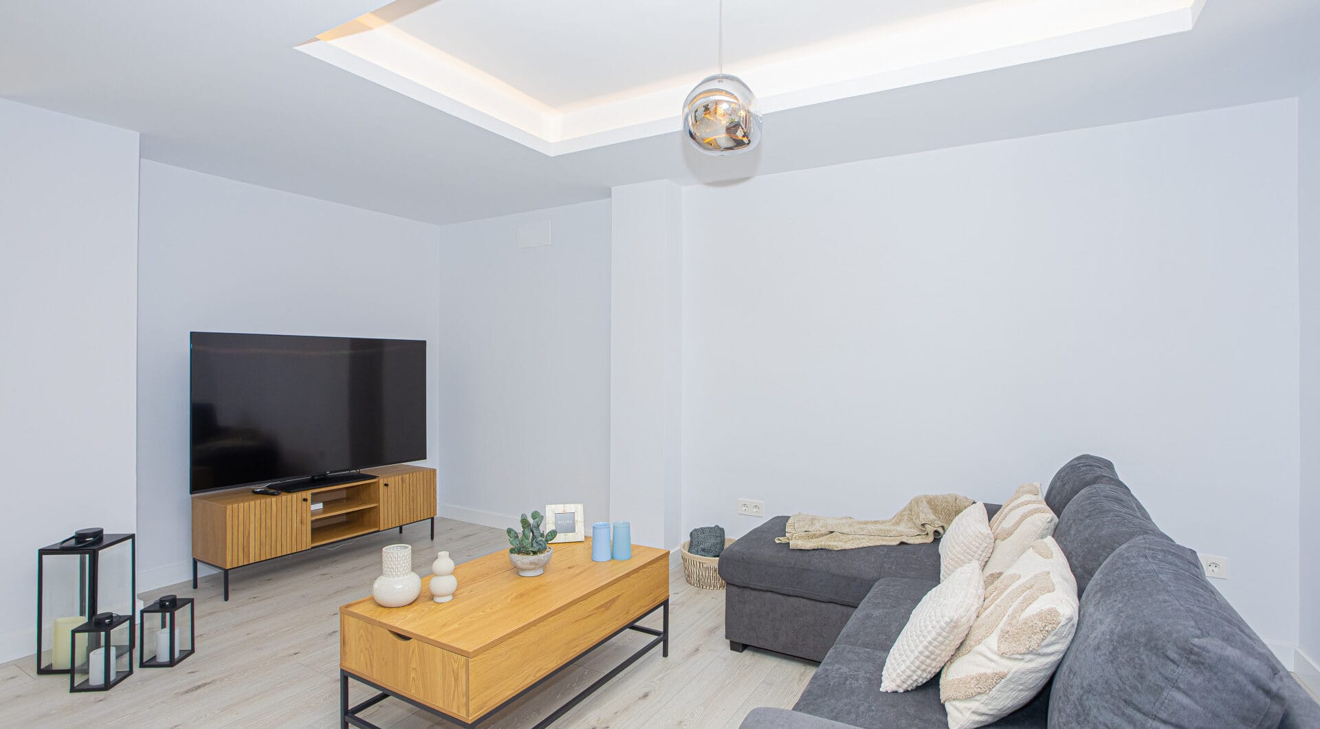 Renovated apartment with terrace and views, minutes from the beach in San Pedro.