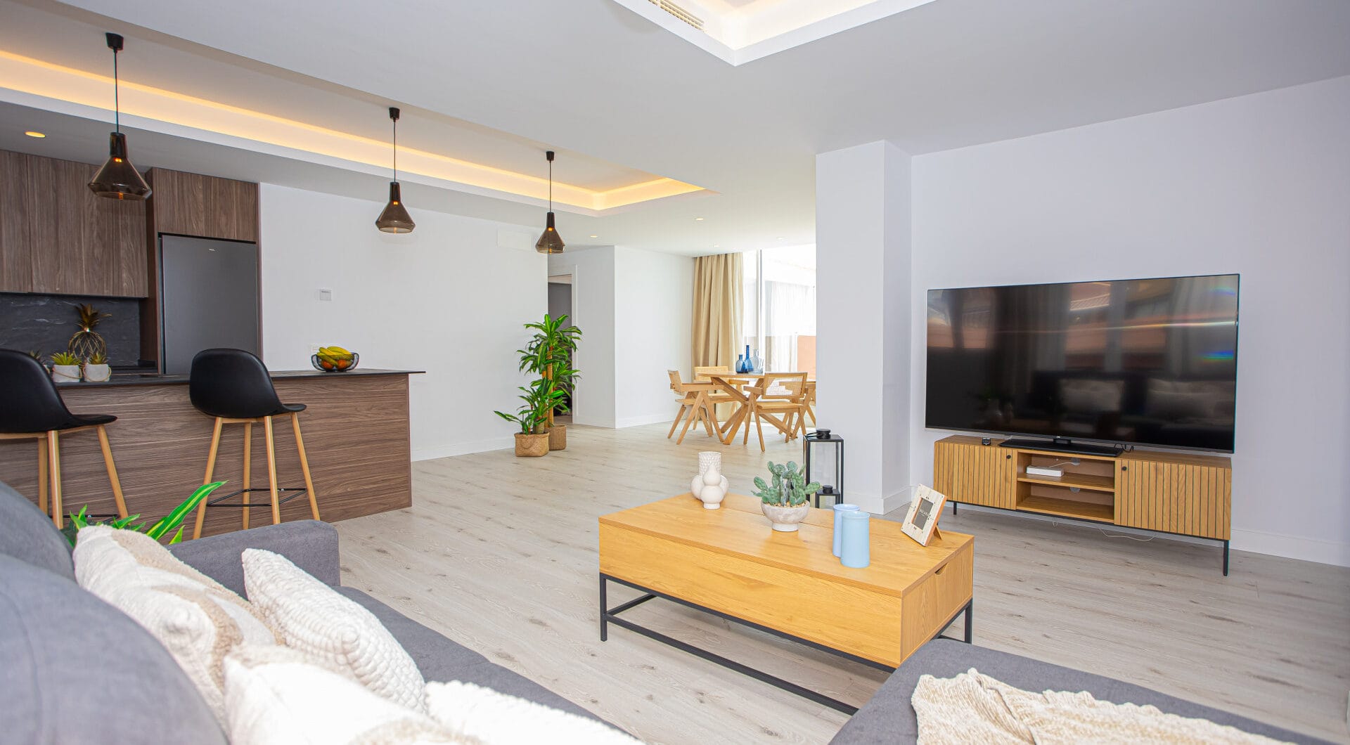 Renovated apartment with terrace and views, minutes from the beach in San Pedro.