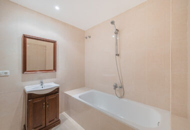 Spacious west-facing townhouse in La Quinta Golf, just a few steps from the Clubhouse