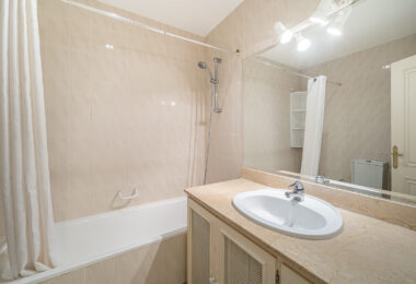 Spacious west-facing townhouse in La Quinta Golf, just a few steps from the Clubhouse