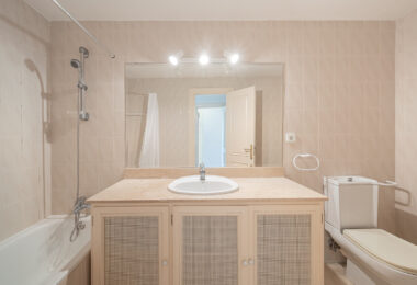 Spacious west-facing townhouse in La Quinta Golf, just a few steps from the Clubhouse