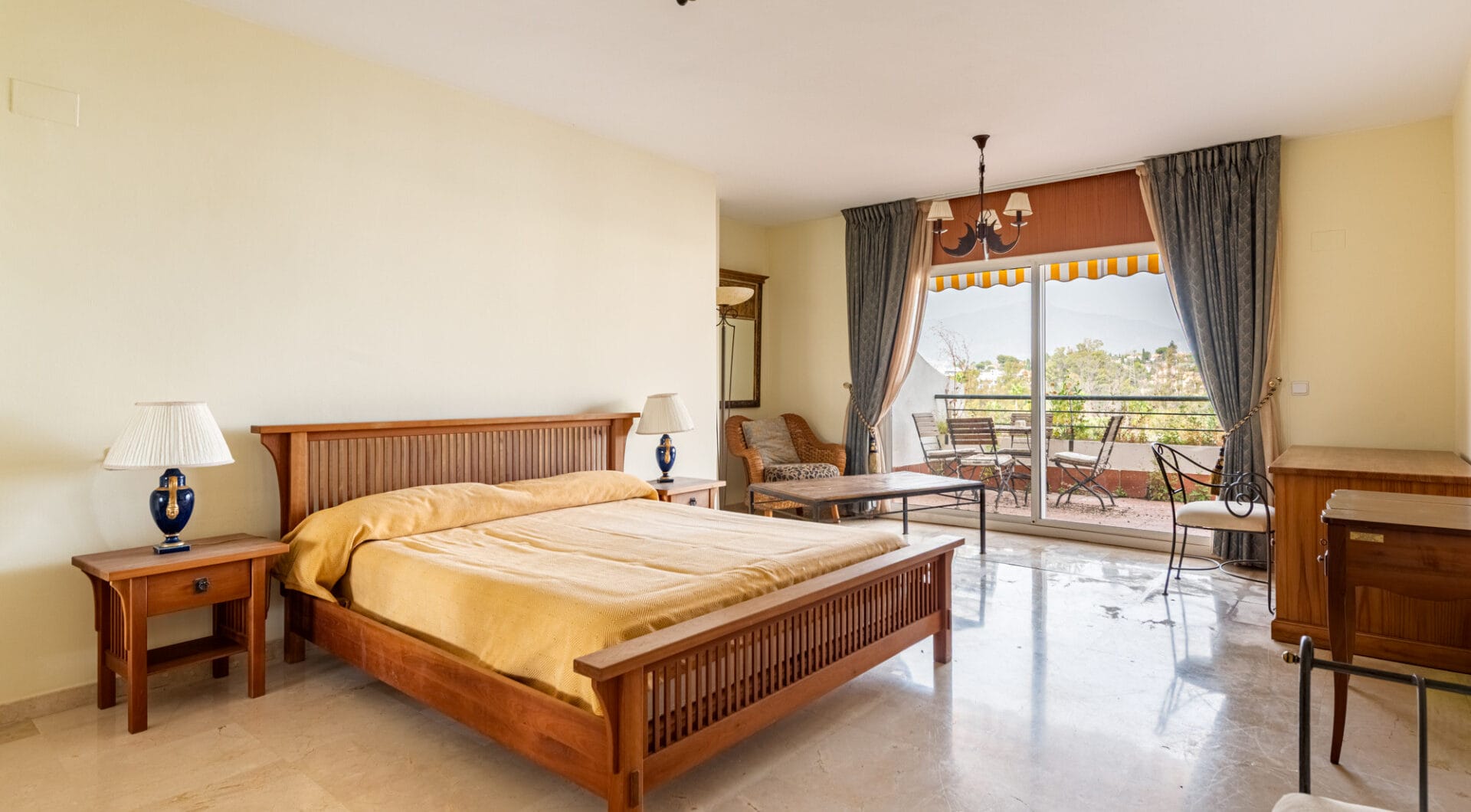 Frontline Golf Duplex Penthouse with Mountain Views in Guadalmina Alta