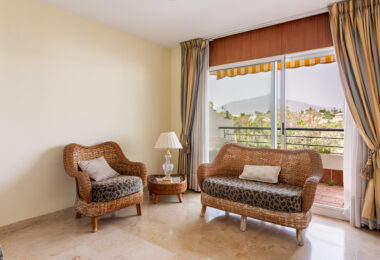 Frontline Golf Duplex Penthouse with Mountain Views in Guadalmina Alta