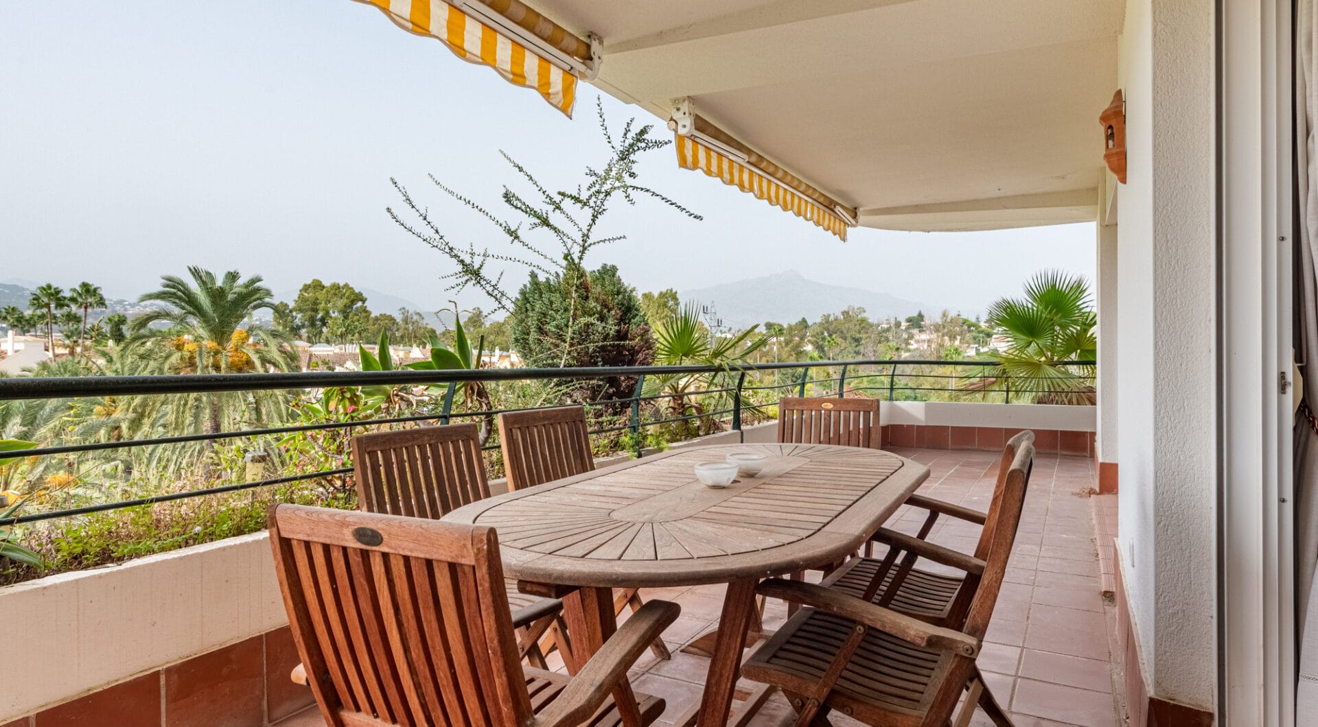 Frontline Golf Duplex Penthouse with Mountain Views in Guadalmina Alta