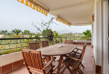 Frontline Golf Duplex Penthouse with Mountain Views in Guadalmina Alta
