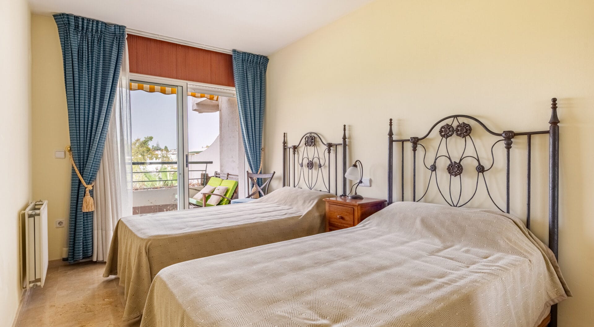 Frontline Golf Duplex Penthouse with Mountain Views in Guadalmina Alta