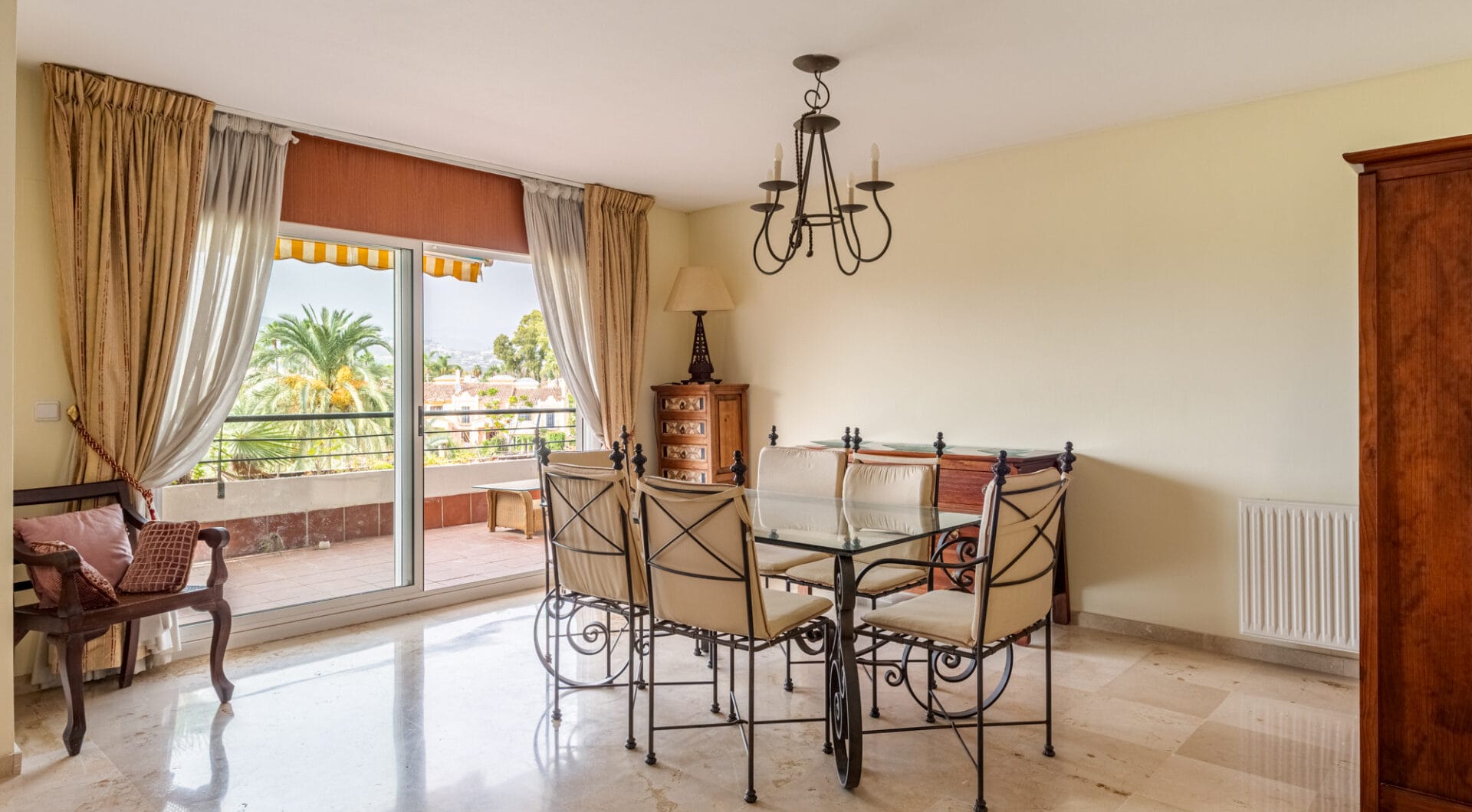 Frontline Golf Duplex Penthouse with Mountain Views in Guadalmina Alta