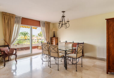 Frontline Golf Duplex Penthouse with Mountain Views in Guadalmina Alta