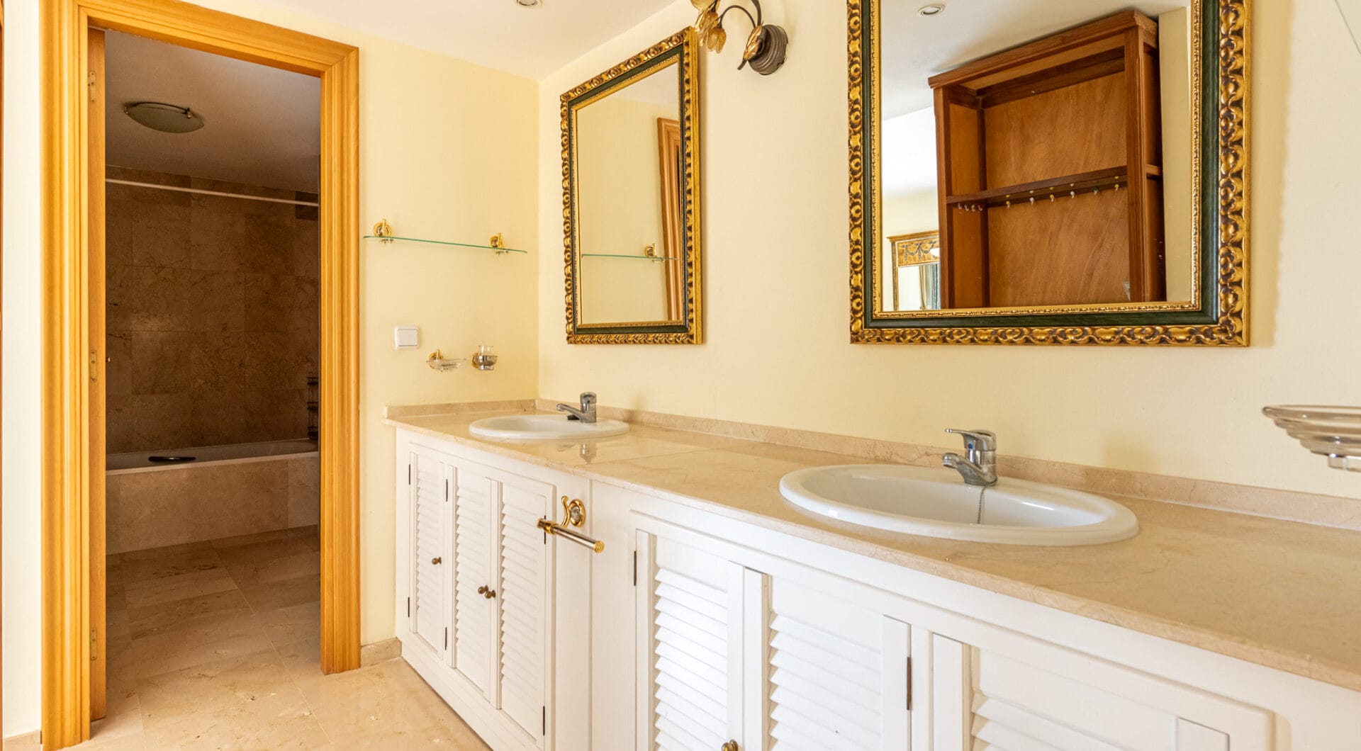 Frontline Golf Duplex Penthouse with Mountain Views in Guadalmina Alta