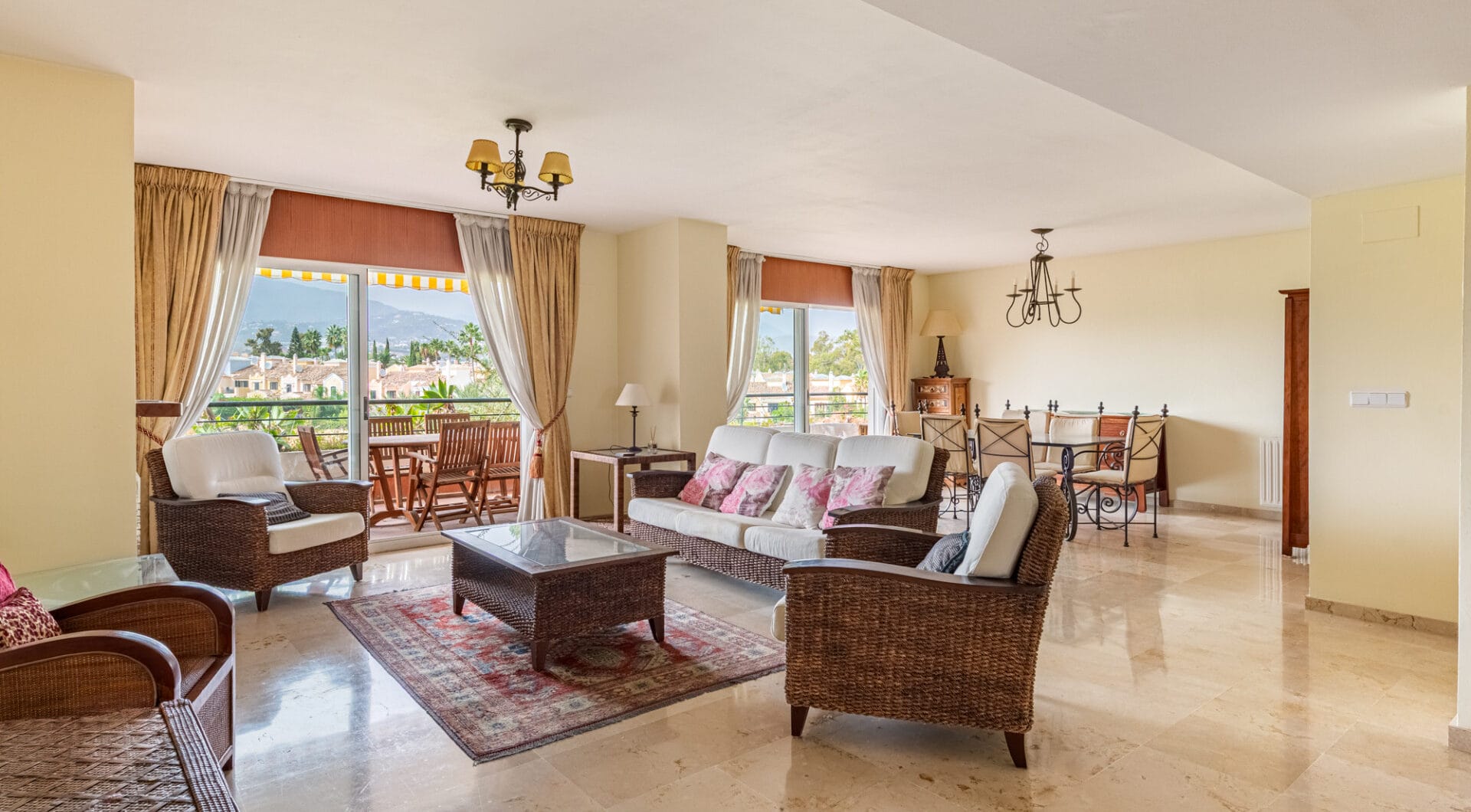 Frontline Golf Duplex Penthouse with Mountain Views in Guadalmina Alta