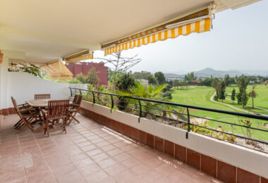 Frontline Golf Duplex Penthouse with Mountain Views in Guadalmina Alta
