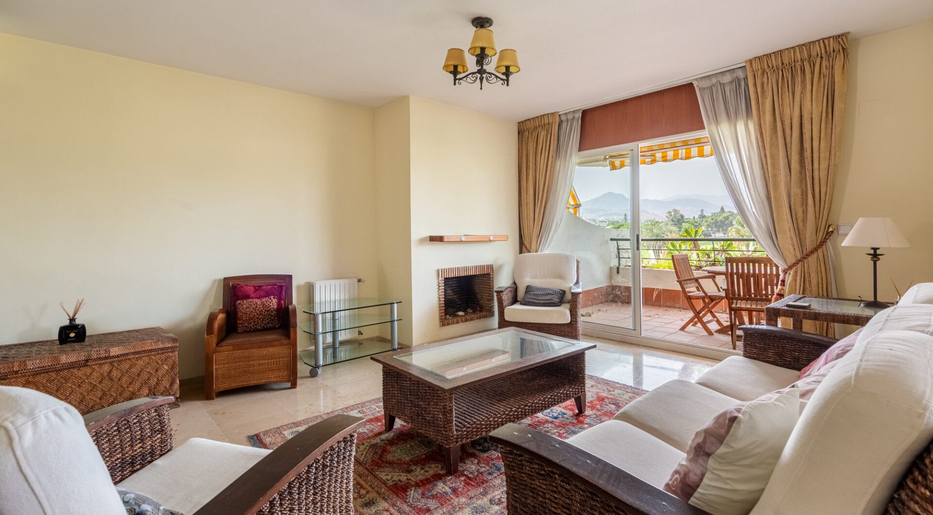 Frontline Golf Duplex Penthouse with Mountain Views in Guadalmina Alta