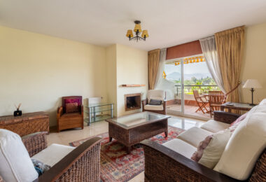 Frontline Golf Duplex Penthouse with Mountain Views in Guadalmina Alta