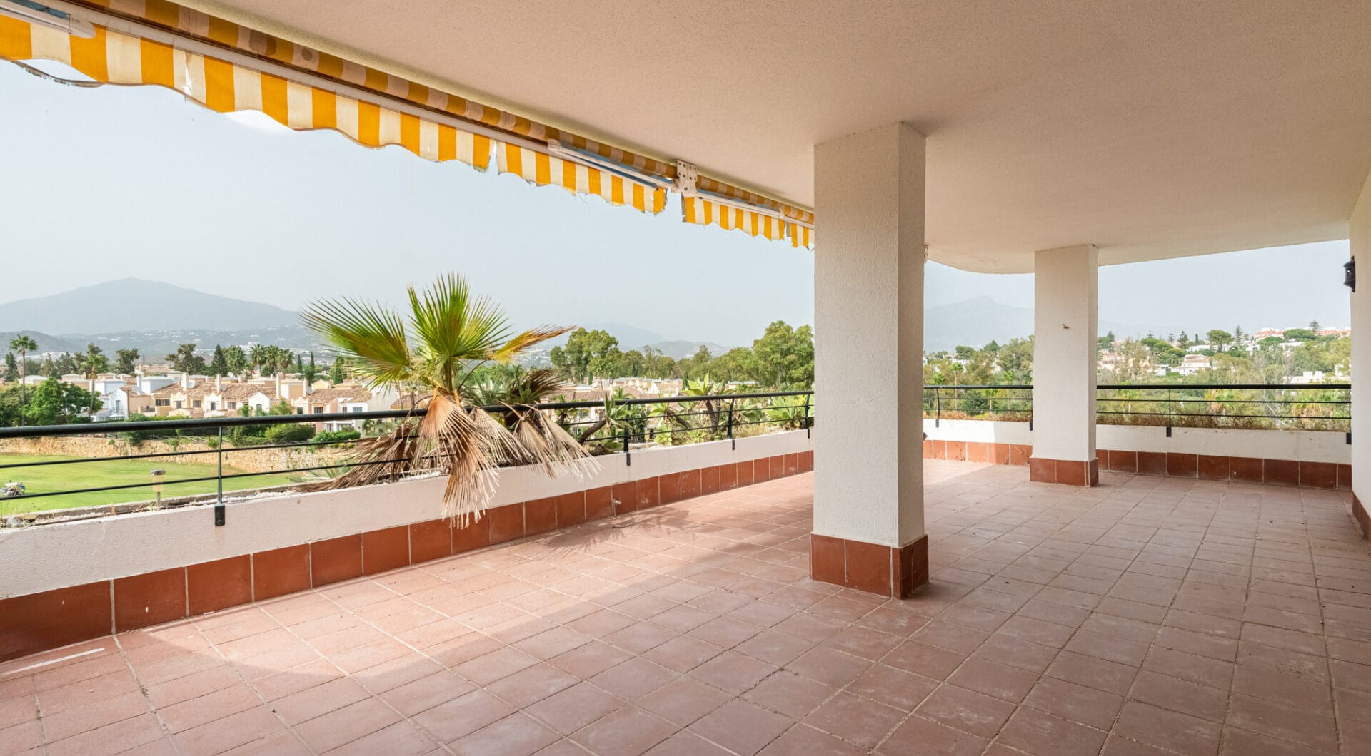 Frontline Golf Duplex Penthouse with Mountain Views in Guadalmina Alta