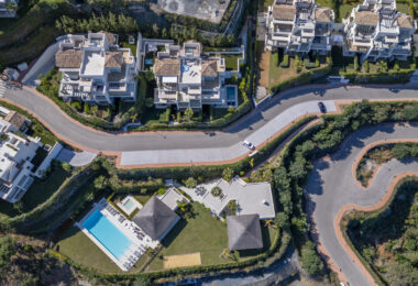 STYLISH 3-BEDROOM APARTMENT WITH PANORAMIC SEA VIEWS IN MARBELLA CLUB HILLS