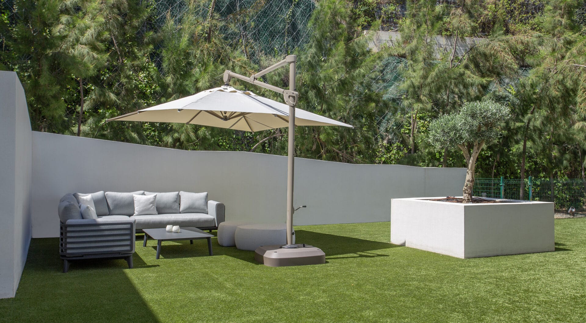 STYLISH 3-BEDROOM APARTMENT WITH PANORAMIC SEA VIEWS IN MARBELLA CLUB HILLS