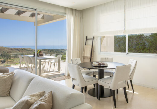 STYLISH 3-BEDROOM APARTMENT WITH PANORAMIC SEA VIEWS IN MARBELLA CLUB HILLS