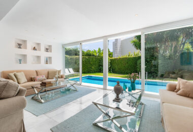 ELEGANT SEMI-DETACHED BEACHSIDE VILLA IN LOS MONTEROS, MARBELLA EAST – JUST 150M FROM THE BEACH