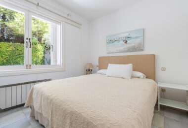 ELEGANT SEMI-DETACHED BEACHSIDE VILLA IN LOS MONTEROS, MARBELLA EAST – JUST 150M FROM THE BEACH