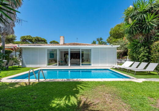 ELEGANT SEMI-DETACHED BEACHSIDE VILLA IN LOS MONTEROS, MARBELLA EAST – JUST 150M FROM THE BEACH