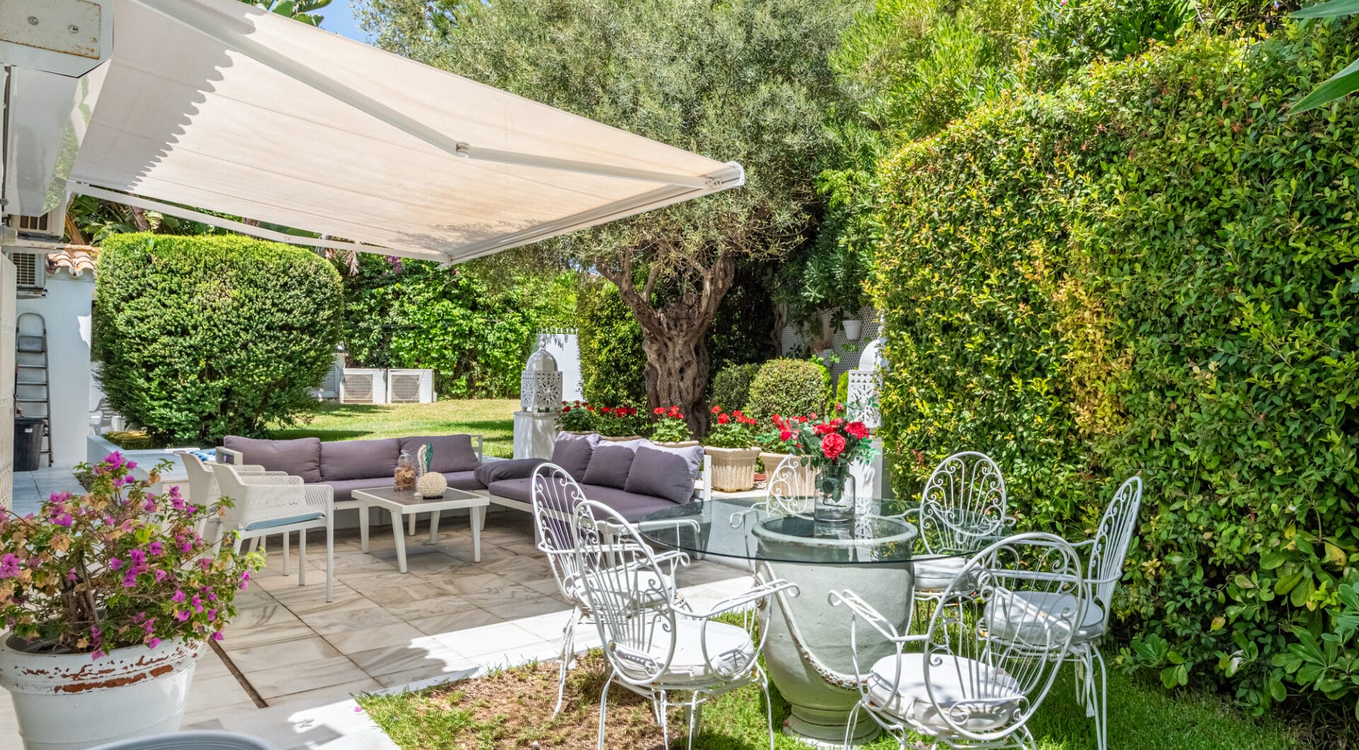 ELEGANT SEMI-DETACHED BEACHSIDE VILLA IN LOS MONTEROS, MARBELLA EAST – JUST 150M FROM THE BEACH