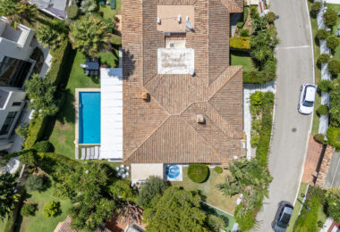 ELEGANT SEMI-DETACHED BEACHSIDE VILLA IN LOS MONTEROS, MARBELLA EAST – JUST 150M FROM THE BEACH