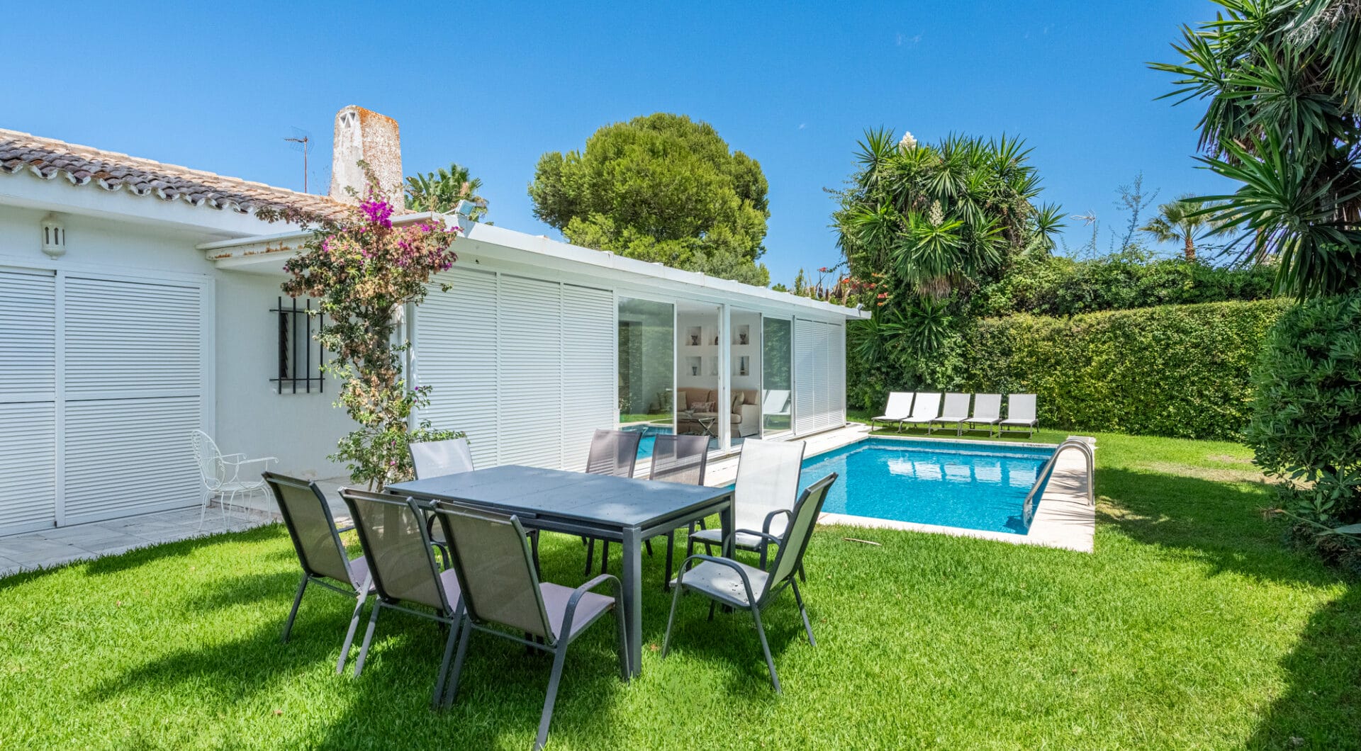 ELEGANT SEMI-DETACHED BEACHSIDE VILLA IN LOS MONTEROS, MARBELLA EAST – JUST 150M FROM THE BEACH