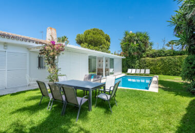 ELEGANT SEMI-DETACHED BEACHSIDE VILLA IN LOS MONTEROS, MARBELLA EAST – JUST 150M FROM THE BEACH
