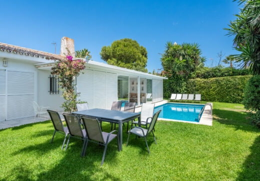 ELEGANT SEMI-DETACHED BEACHSIDE VILLA IN LOS MONTEROS, MARBELLA EAST – JUST 150M FROM THE BEACH