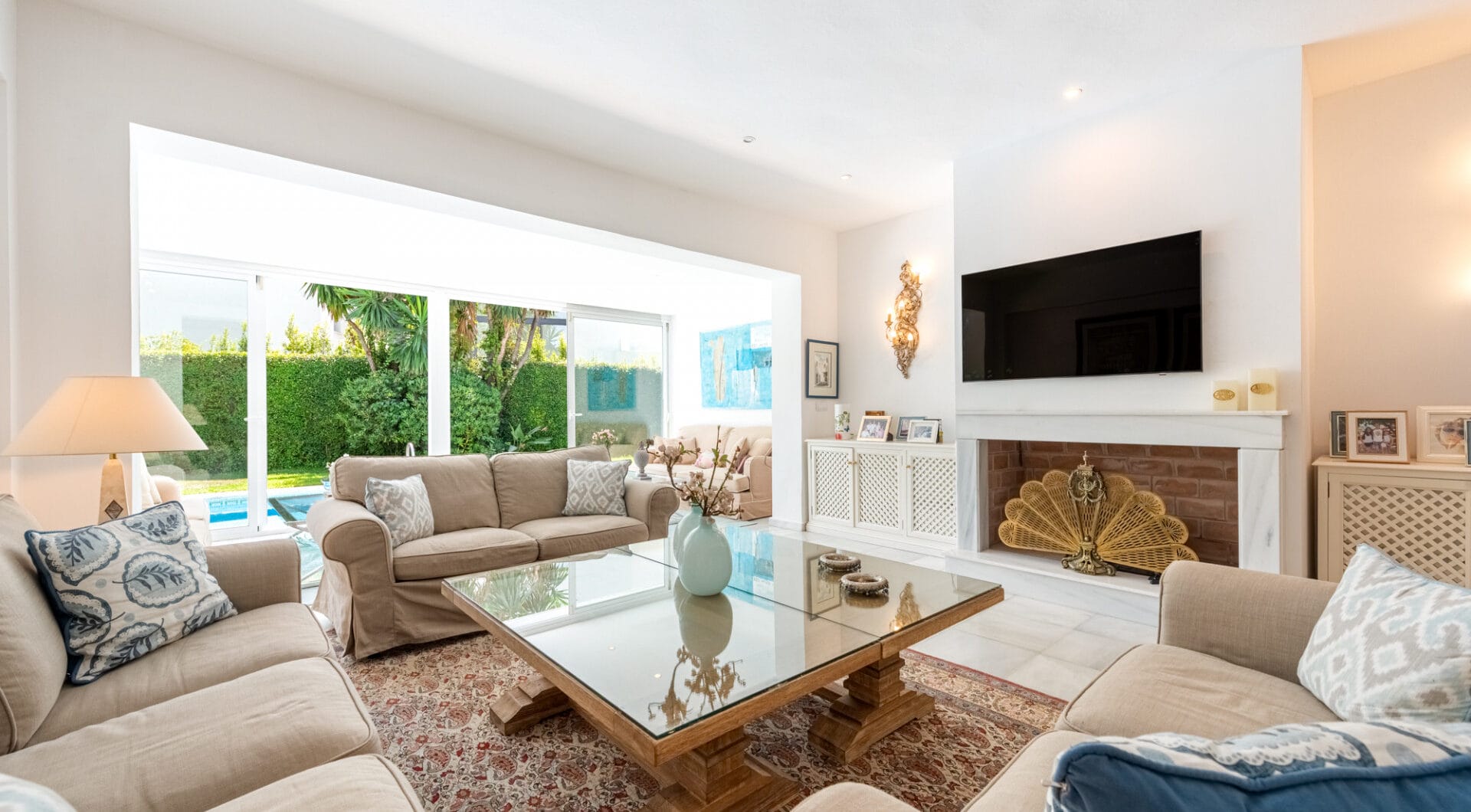 ELEGANT SEMI-DETACHED BEACHSIDE VILLA IN LOS MONTEROS, MARBELLA EAST – JUST 150M FROM THE BEACH