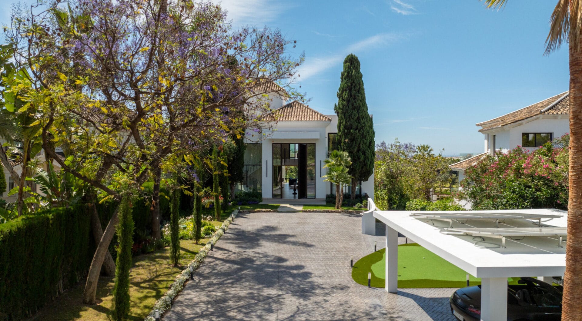 Boasting of unparalleled architecture and unrivalled construction quality, Villa 2000 offers sophisticated and contemporary living, sitting on a private plot within a secure community with breathtaking front-line panoramic views towards Los Naranjos Golf