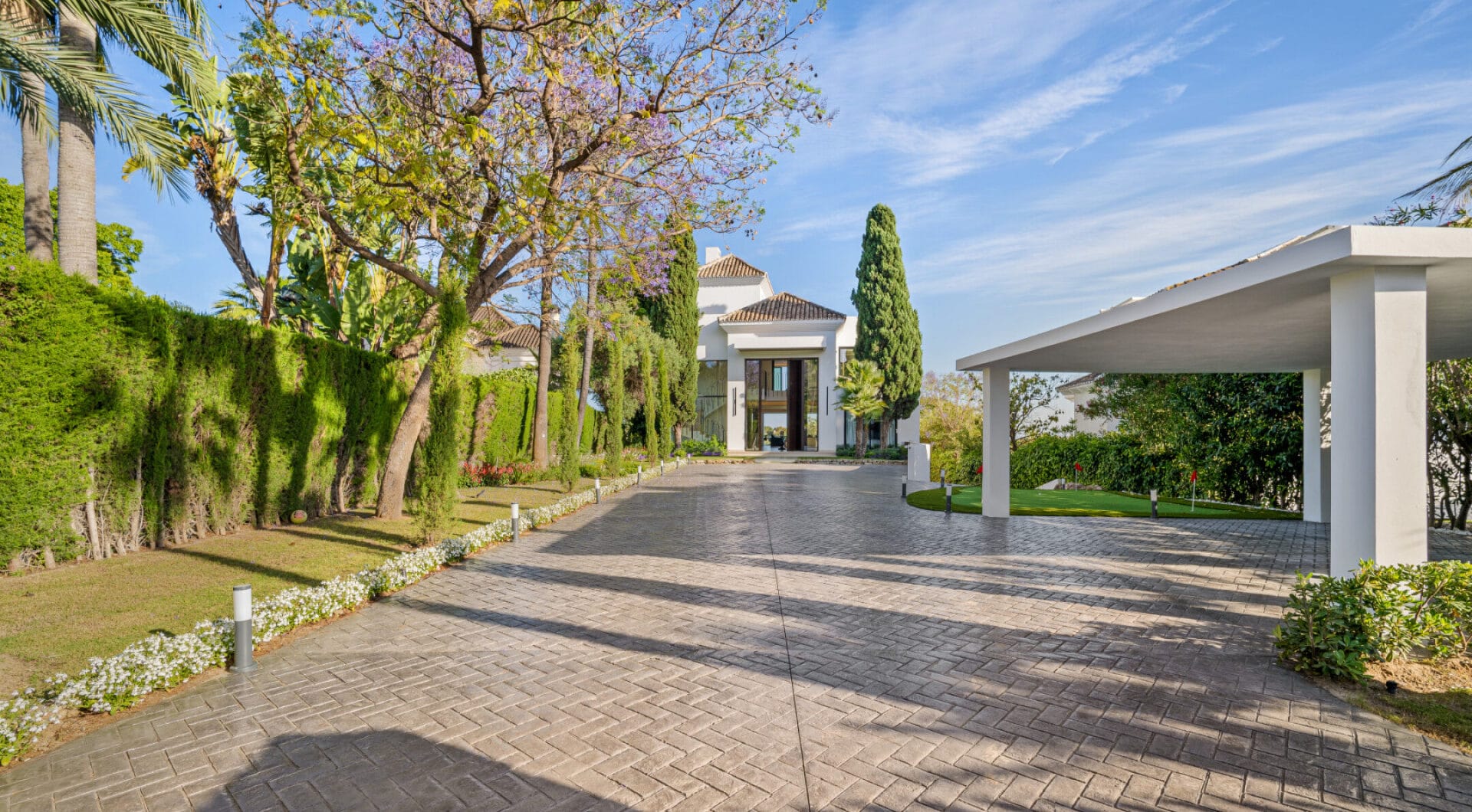 Boasting of unparalleled architecture and unrivalled construction quality, Villa 2000 offers sophisticated and contemporary living, sitting on a private plot within a secure community with breathtaking front-line panoramic views towards Los Naranjos Golf