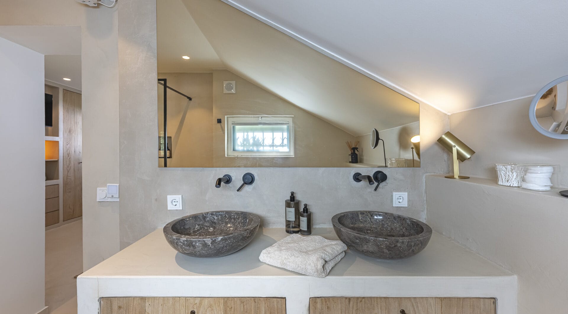 Exquisite 4-Bedroom Villa