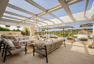 Villa Azteca – Elegant 6-Bedroom Modern Villa with Rooftop Lounge