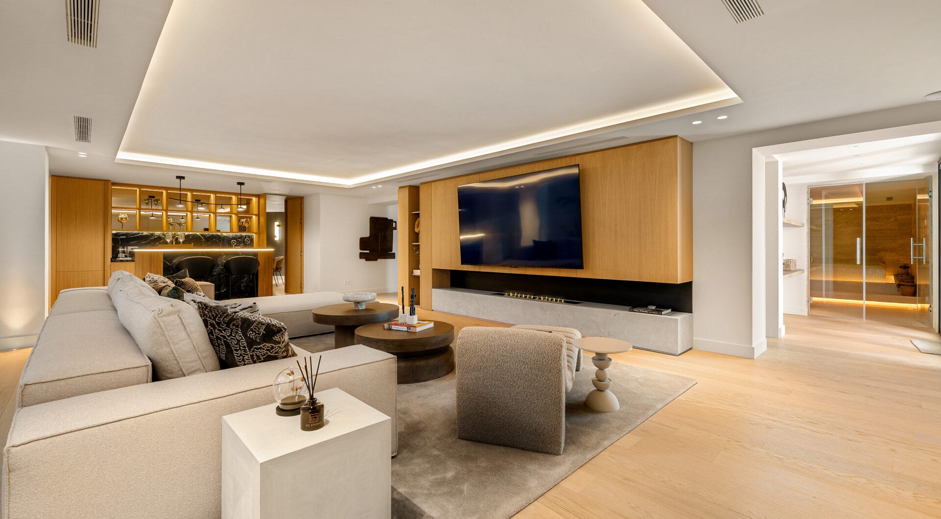 Villa Azteca – Elegant 6-Bedroom Modern Villa with Rooftop Lounge