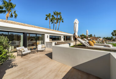 Villa Azteca – Elegant 6-Bedroom Modern Villa with Rooftop Lounge
